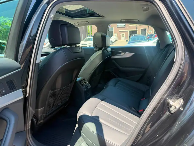 2019 Audi A4 Technik, černá, 113 800 km, dovoz Kanada — foto 8 z 12
