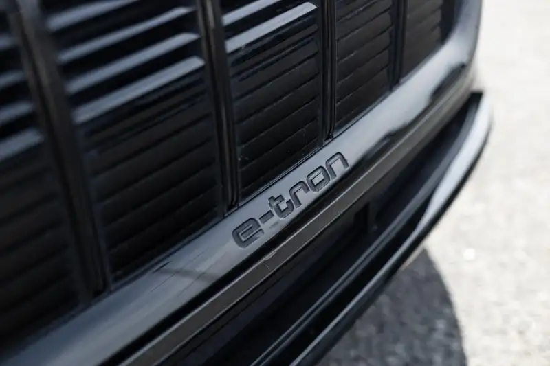 2022 Audi E-Tron 55 Technik, šedá, 35 204 km, dovoz Kanada — foto 12 z 12