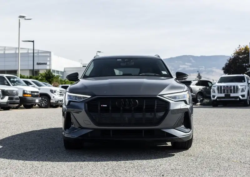 2022 Audi E-Tron 55 Technik, šedá, 35 204 km, dovoz Kanada — foto 2 z 12