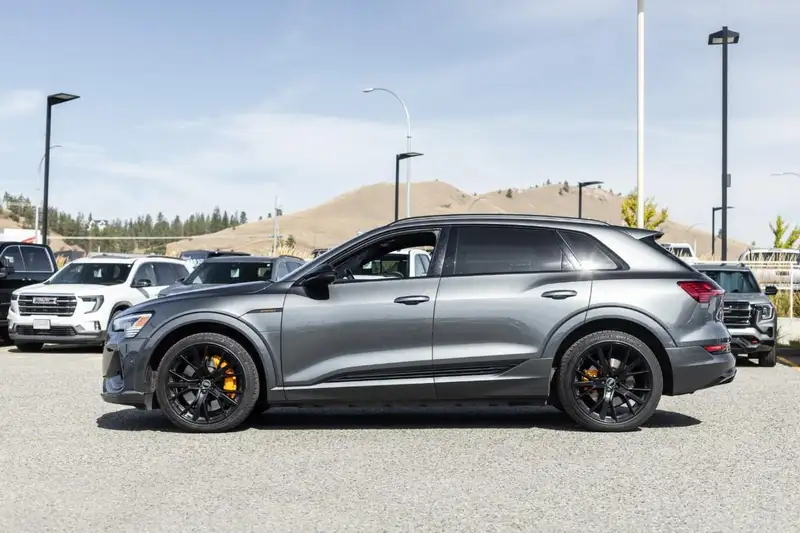 2022 Audi E-Tron 55 Technik, šedá, 35 204 km, dovoz Kanada — foto 3 z 12