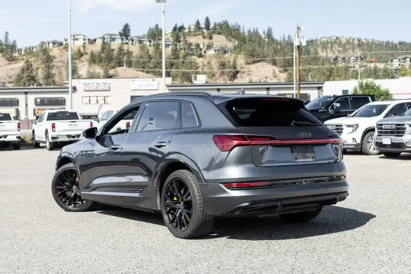 2022 Audi E-Tron 55 Technik, šedá, 35 204 km, dovoz Kanada — foto 4 z 12