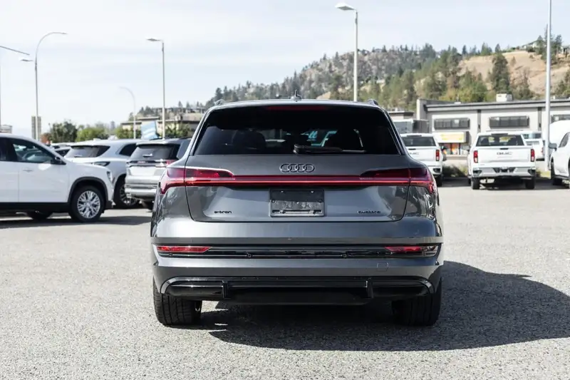 2022 Audi E-Tron 55 Technik, šedá, 35 204 km, dovoz Kanada — foto 5 z 12