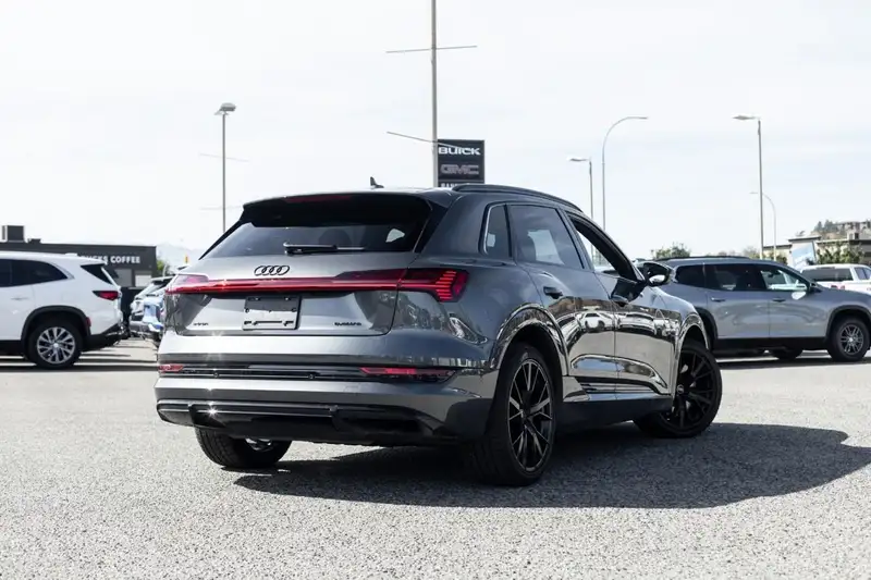 2022 Audi E-Tron 55 Technik, šedá, 35 204 km, dovoz Kanada — foto 7 z 12