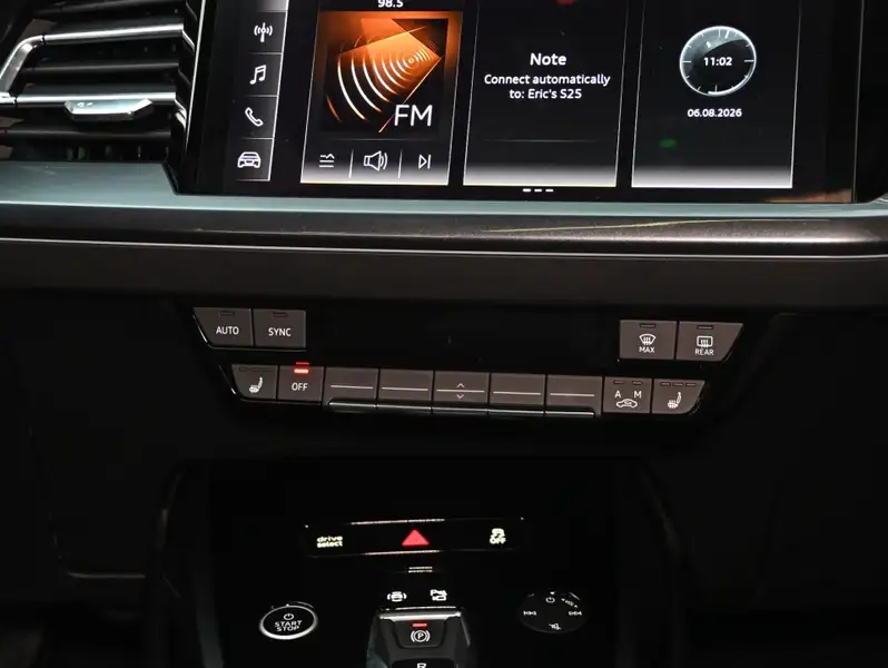 2026 Audi Q4 e-tron QUATTRO, černá, 20 971 km, dovoz Kanada — foto 11 z 12