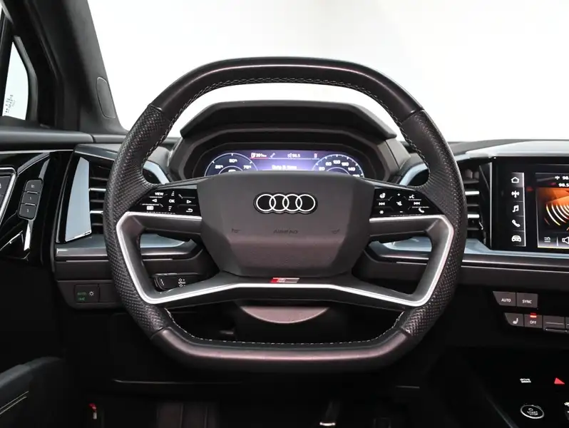 2026 Audi Q4 e-tron QUATTRO, černá, 20 971 km, dovoz Kanada — foto 12 z 12