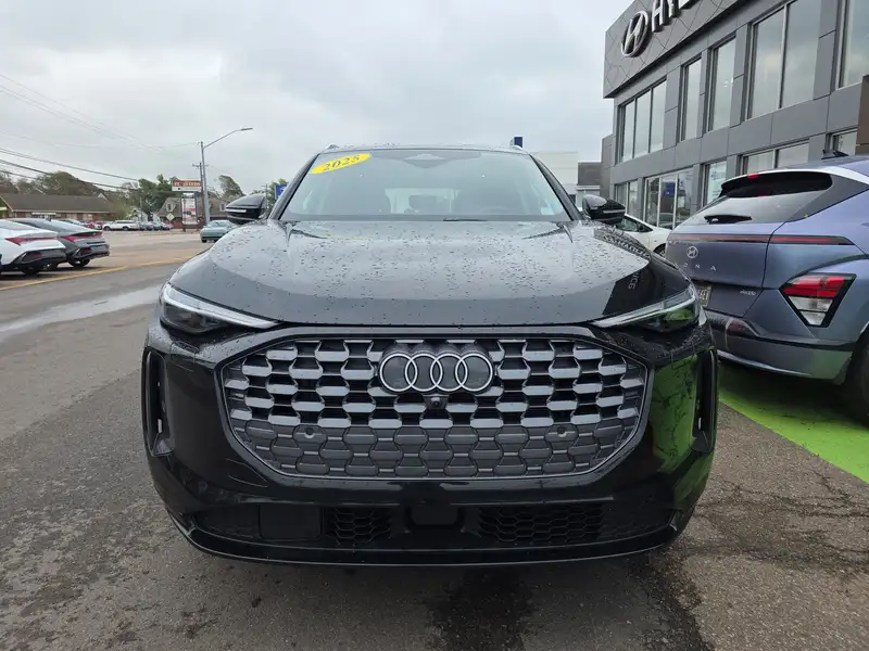 2025 Audi Q5 Progressiv, černá, 46 990 km, dovoz Kanada — foto 2 z 12