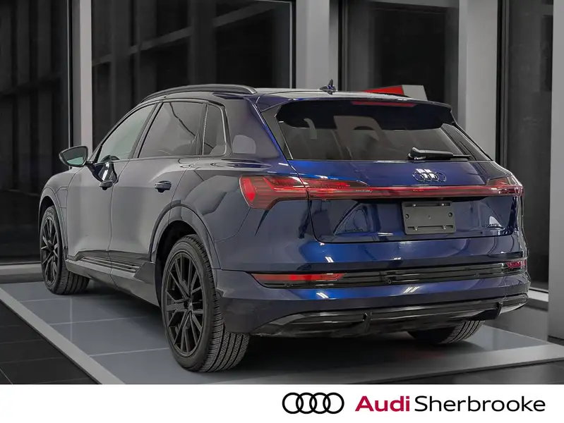 2022 Audi E-Tron Progressiv, modrá, 68 591 km, dovoz Kanada — foto 2 z 12