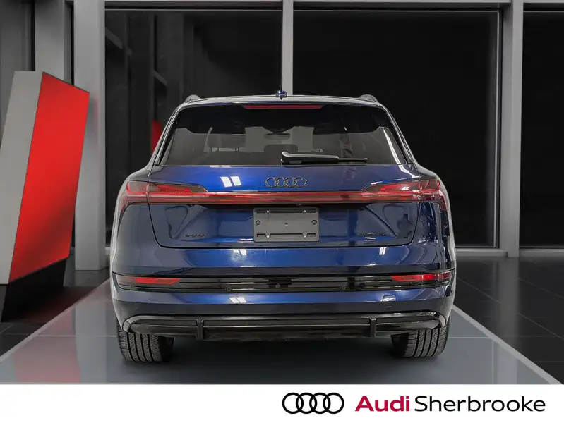 2022 Audi E-Tron Progressiv, modrá, 68 591 km, dovoz Kanada — foto 3 z 12