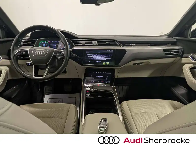 2022 Audi E-Tron Progressiv, modrá, 68 591 km, dovoz Kanada — foto 9 z 12