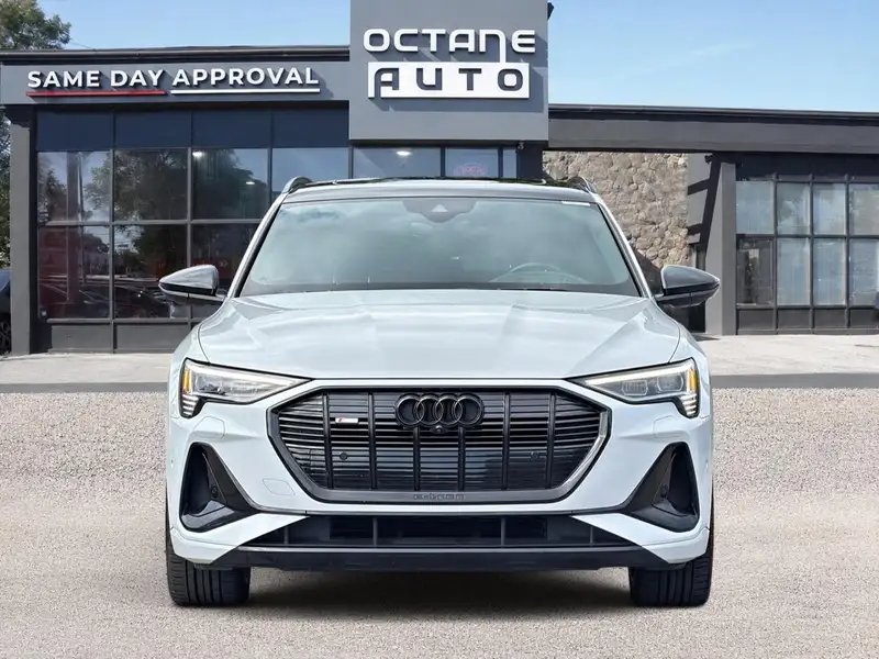 2022 Audi E-Tron Technik, bílá, 98 160 km, dovoz Kanada — foto 2 z 12