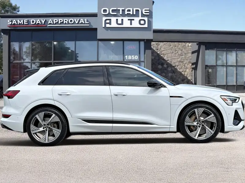 2022 Audi E-Tron Technik, bílá, 98 160 km, dovoz Kanada — foto 4 z 12
