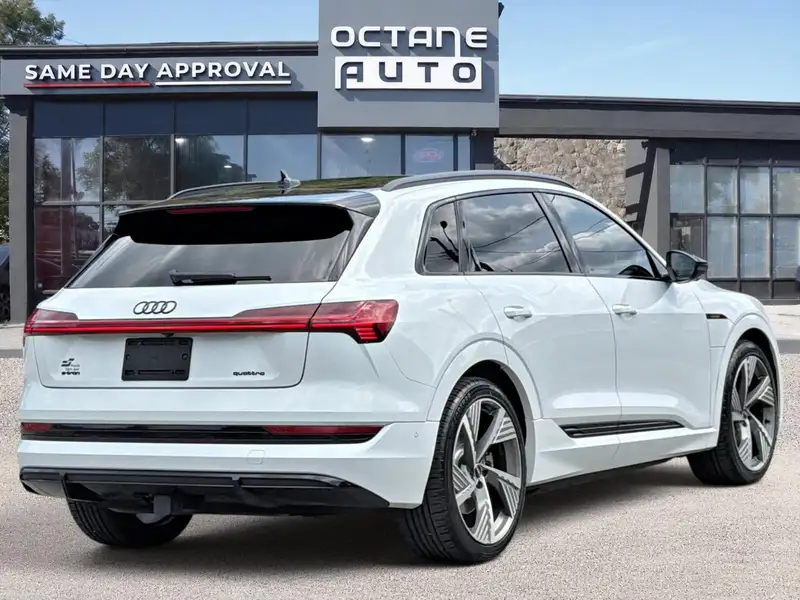 2022 Audi E-Tron Technik, bílá, 98 160 km, dovoz Kanada — foto 5 z 12