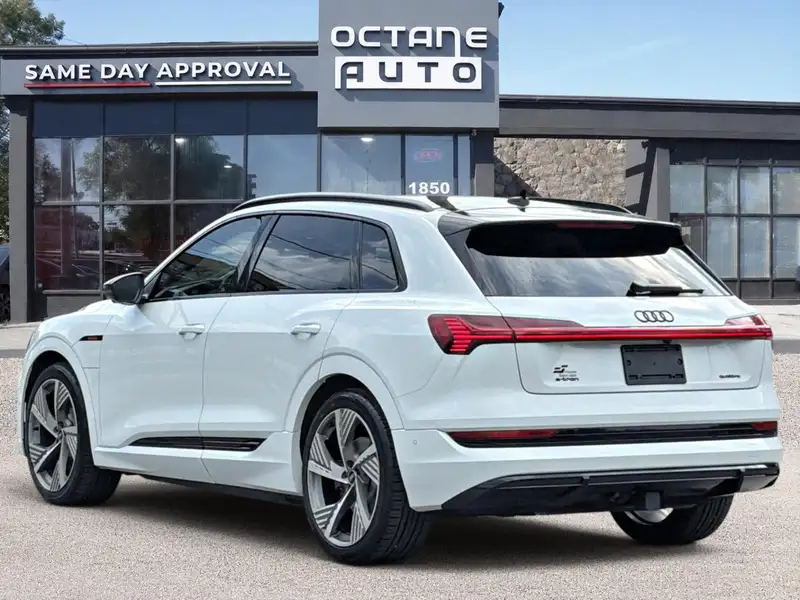 2022 Audi E-Tron Technik, bílá, 98 160 km, dovoz Kanada — foto 7 z 12