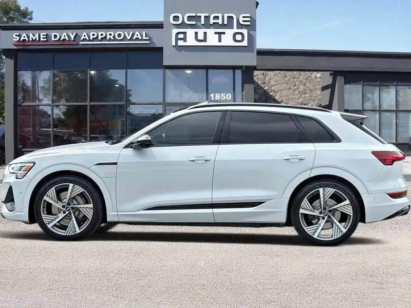 2022 Audi E-Tron Technik, bílá, 98 160 km, dovoz Kanada — foto 8 z 12