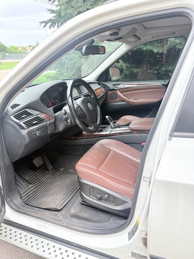 2012 BMW X5, bílá, 230 000 km, dovoz Kanada — foto 3 z 5