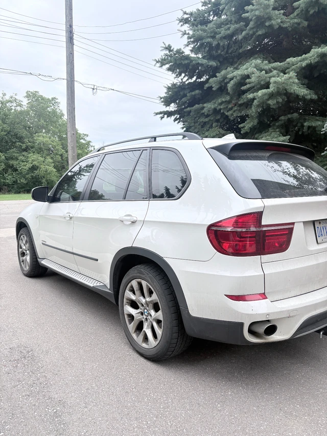 2012 BMW X5, bílá, 230 000 km, dovoz Kanada — foto 4 z 5