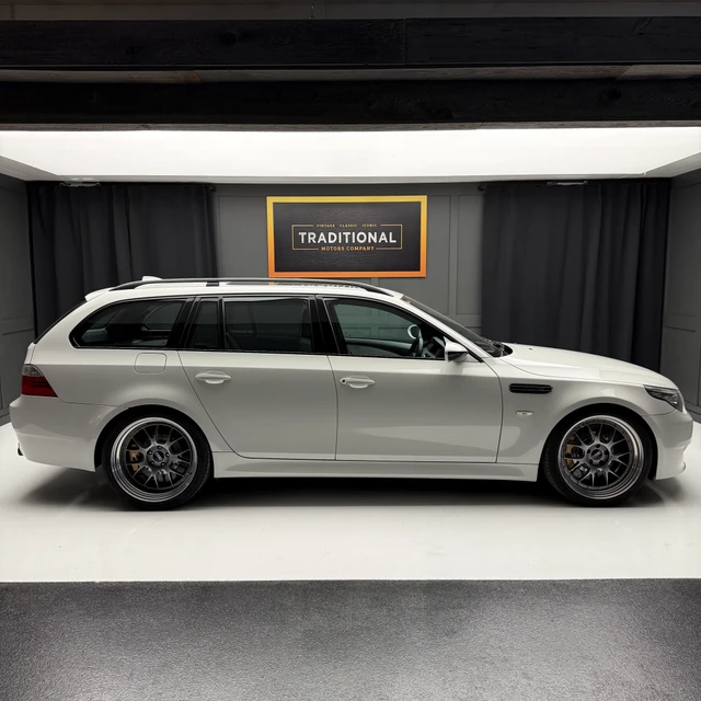 2008 BMW M5 SMG Touring E61, 102 877 km, dovoz Kanada — foto 5 z 20