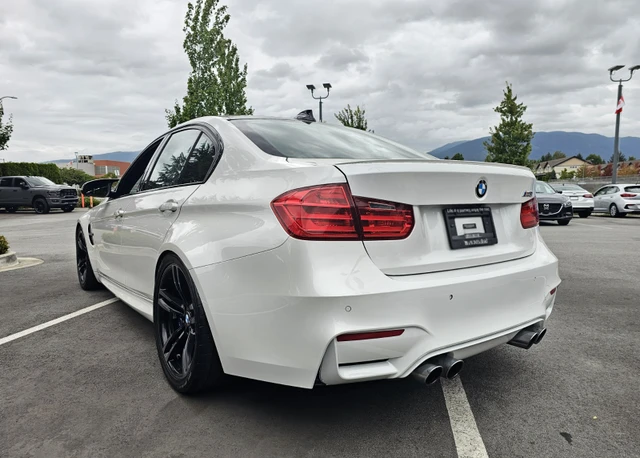 2015 BMW M3, bílá, 104 900 km, dovoz Kanada — foto 2 z 5
