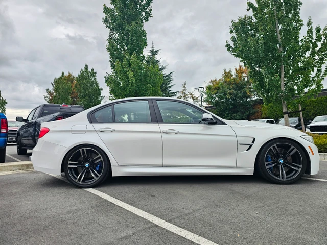 2015 BMW M3, bílá, 104 900 km, dovoz Kanada — foto 4 z 5