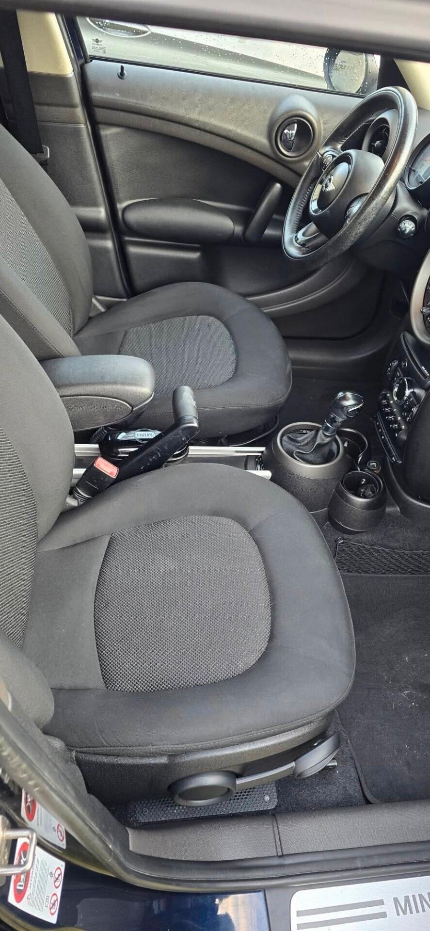 2012 MINI, 180 000 km, Itálie — foto 11 z 12