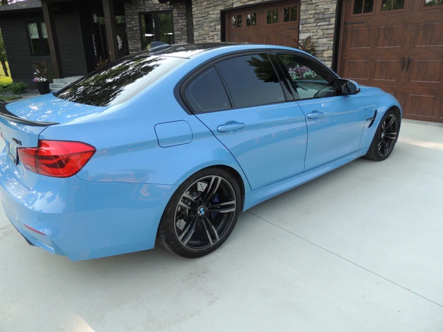 2017 BMW M3, modrá, 33 000 km, dovoz Kanada — foto 3 z 5