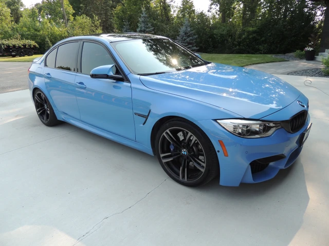 2017 BMW M3, modrá, 33 000 km, dovoz Kanada — foto 4 z 5