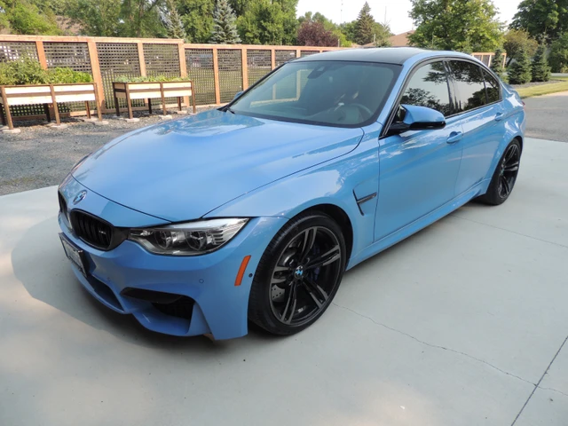 2017 BMW M3, modrá, 33 000 km, dovoz Kanada — foto 5 z 5