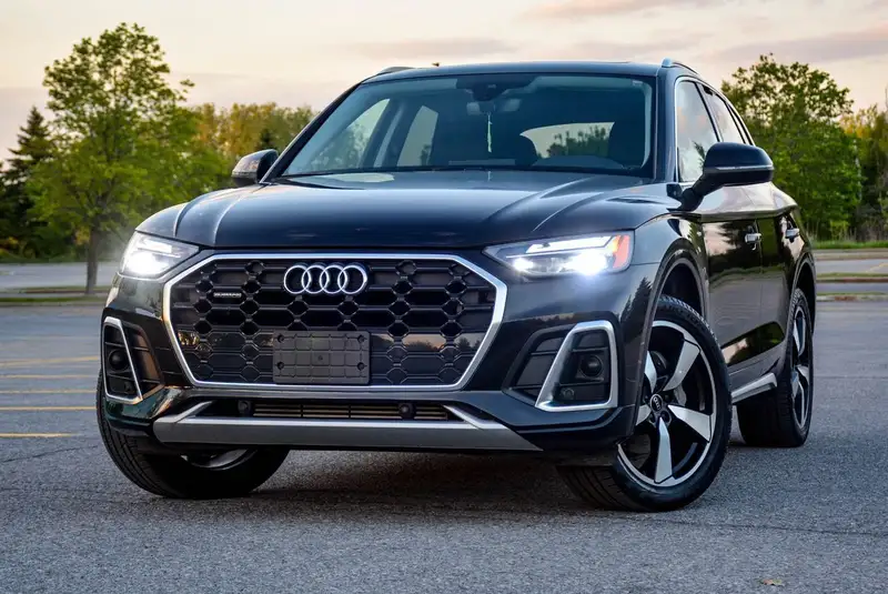 2024 Audi Q5 Progressiv, černá, 54 384 km, dovoz Kanada — foto 2 z 12