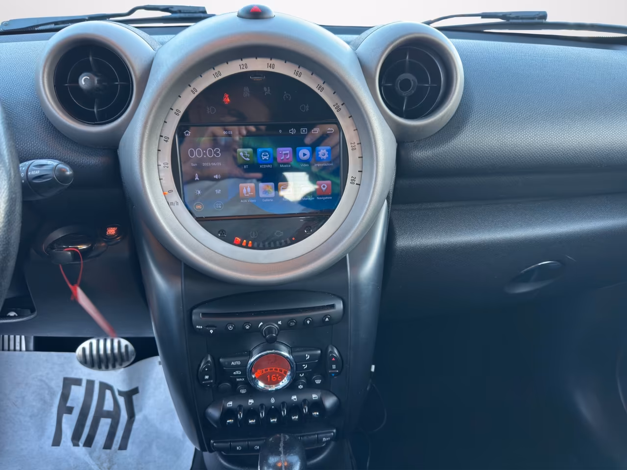 2012 MINI, 175 213 km, Itálie — foto 16 z 20