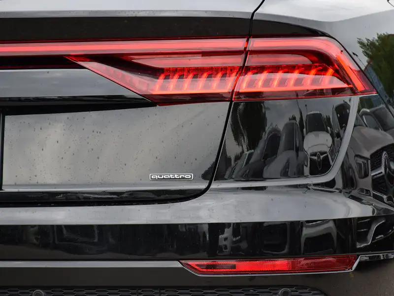 2023 Audi Q8 Progressiv, černá, 68 748 km, dovoz Kanada — foto 9 z 12