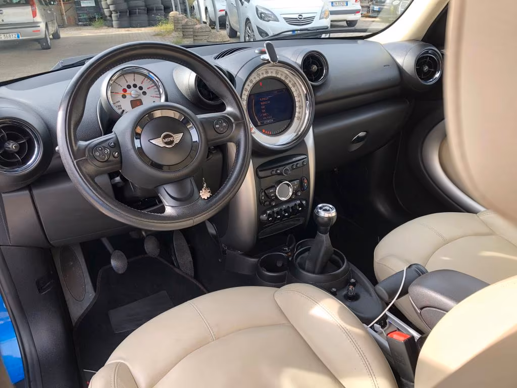 2014 MINI, 125 000 km, Itálie — foto 10 z 15