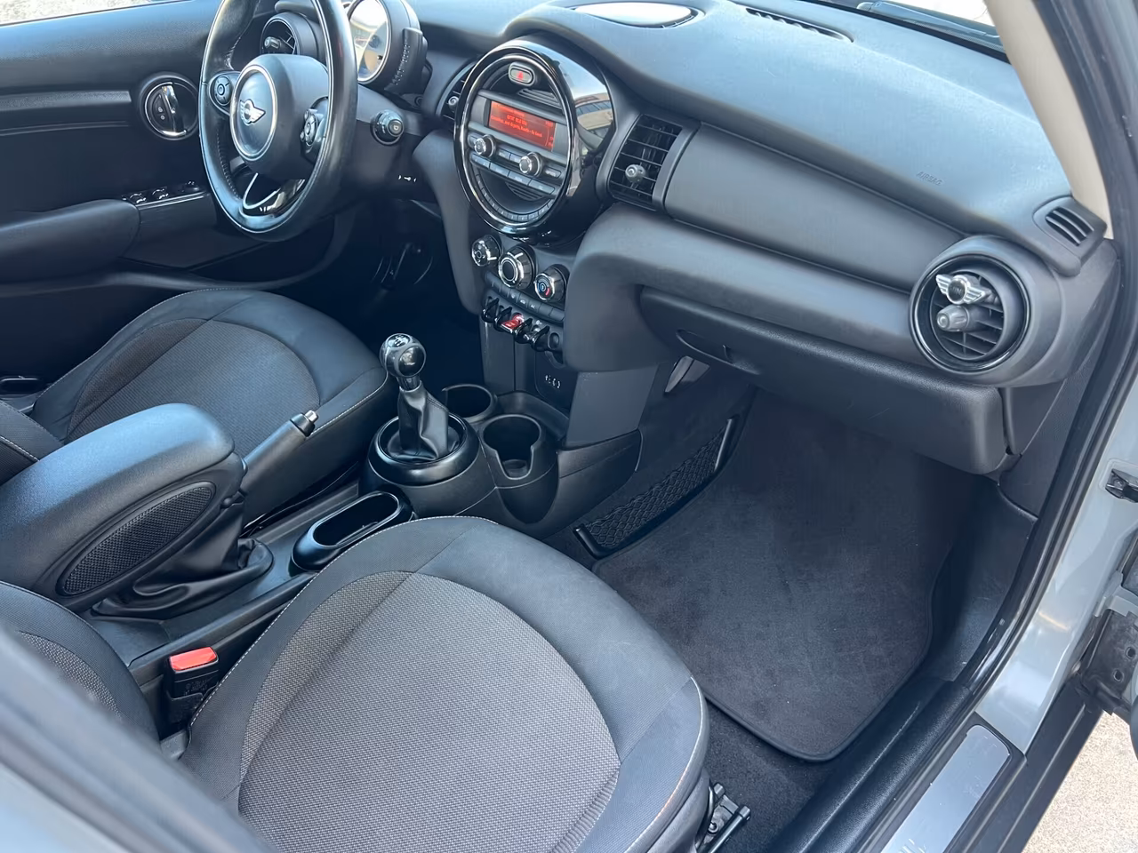 2016 MINI, 86 000 km, Itálie — foto 13 z 17