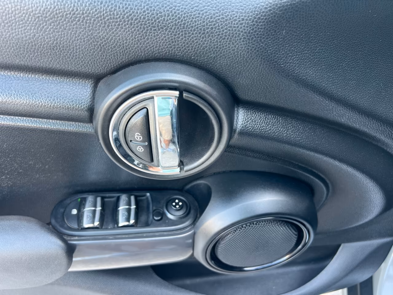 2016 MINI, 86 000 km, Itálie — foto 9 z 17