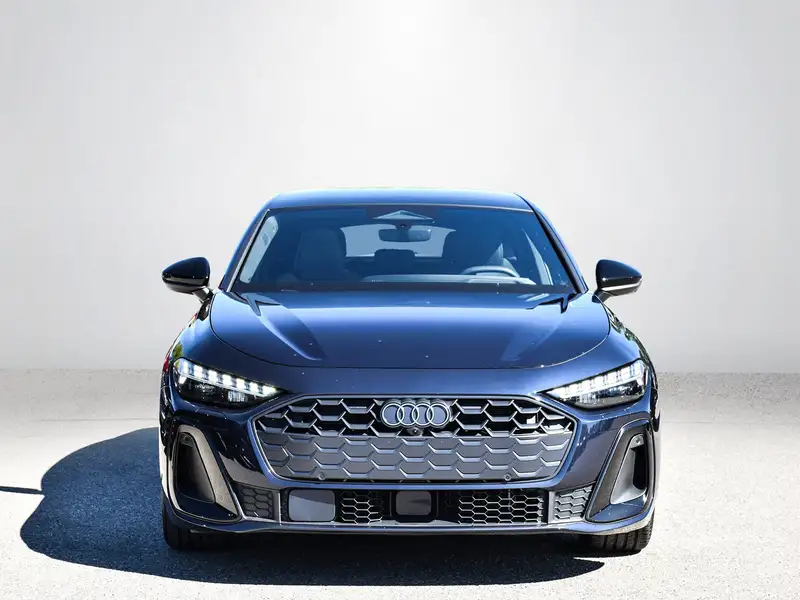 2025 Audi A5 Progressiv, modrá, 8 205 km, dovoz Kanada — foto 2 z 12