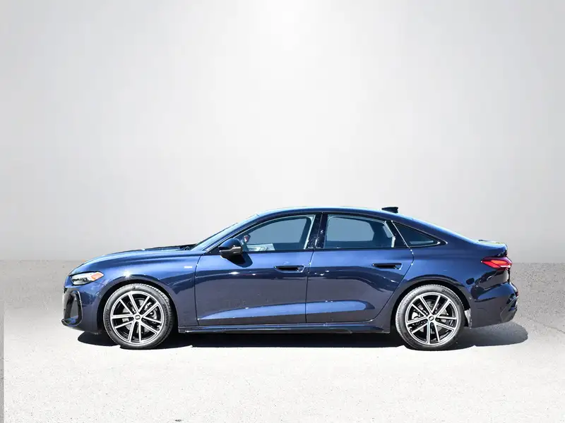 2025 Audi A5 Progressiv, modrá, 8 205 km, dovoz Kanada — foto 3 z 12