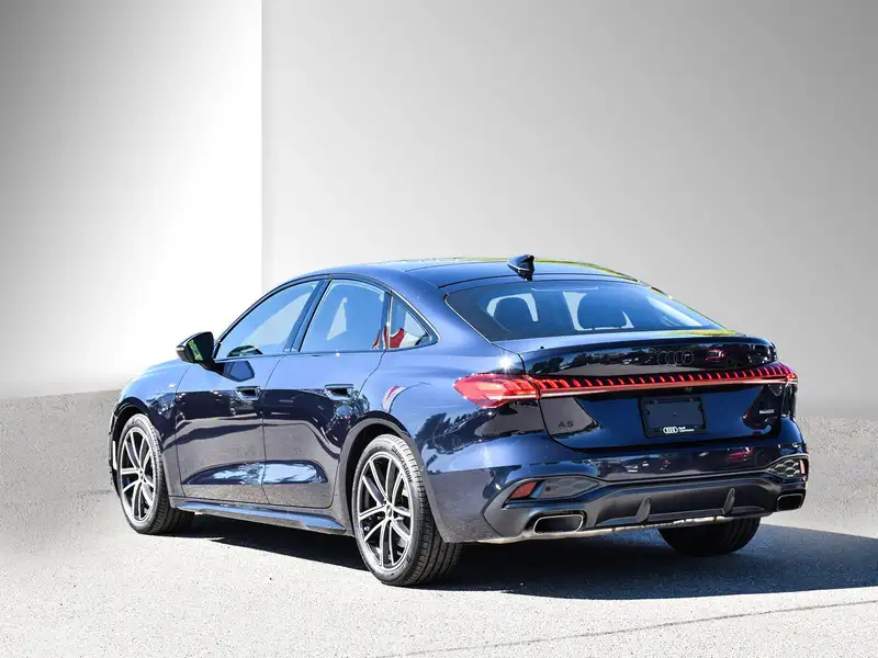 2025 Audi A5 Progressiv, modrá, 8 205 km, dovoz Kanada — foto 4 z 12