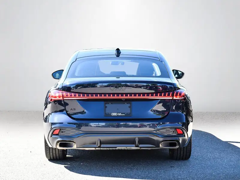 2025 Audi A5 Progressiv, modrá, 8 205 km, dovoz Kanada — foto 5 z 12