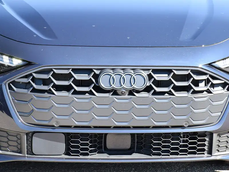 2025 Audi A5 Progressiv, modrá, 8 205 km, dovoz Kanada — foto 6 z 12