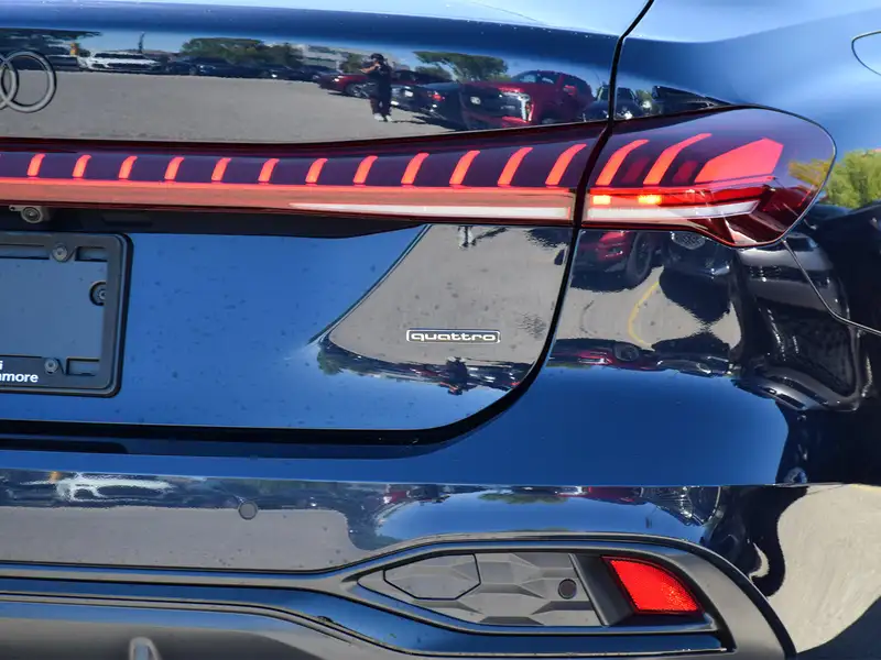 2025 Audi A5 Progressiv, modrá, 8 205 km, dovoz Kanada — foto 9 z 12