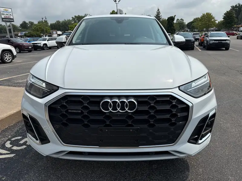 2021 Audi Q5 Progressiv, bílá, 60 007 km, dovoz Kanada — foto 2 z 12