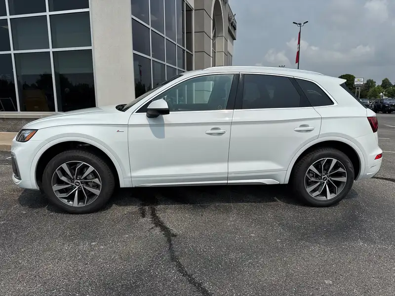 2021 Audi Q5 Progressiv, bílá, 60 007 km, dovoz Kanada — foto 4 z 12