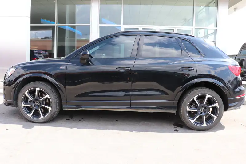 2025 Audi Q3 Progressiv, černá, 25 372 km, dovoz Kanada — foto 3 z 12
