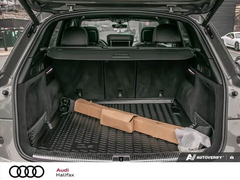2023 Audi Q5 Technik, šedá, 85 765 km, dovoz Kanada — foto 11 z 12