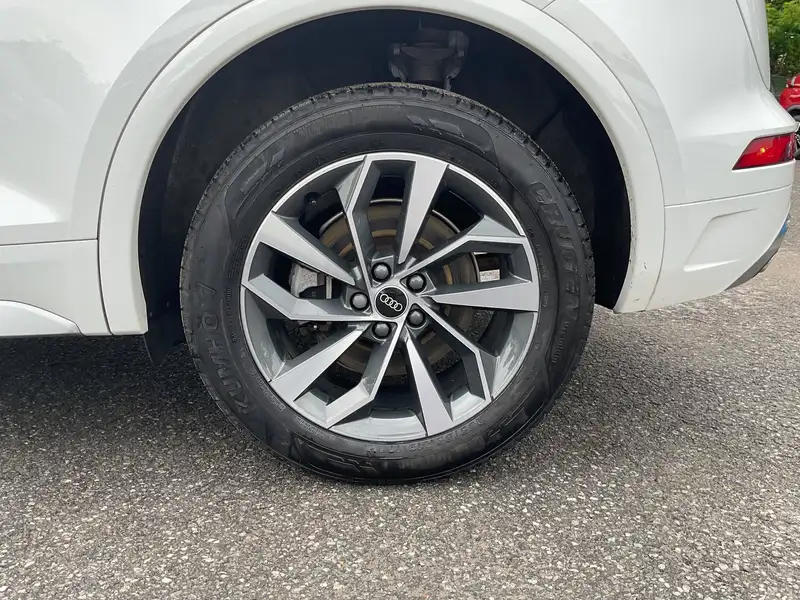 2023 Audi Q5 45 Progressiv, bílá, 79 481 km, dovoz Kanada — foto 10 z 12