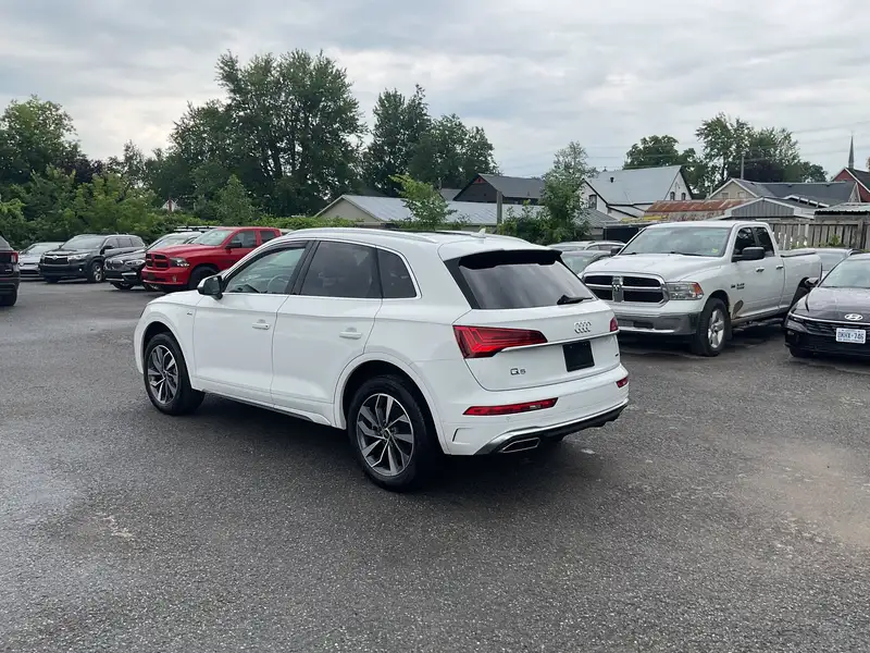 2023 Audi Q5 45 Progressiv, bílá, 79 481 km, dovoz Kanada — foto 4 z 12