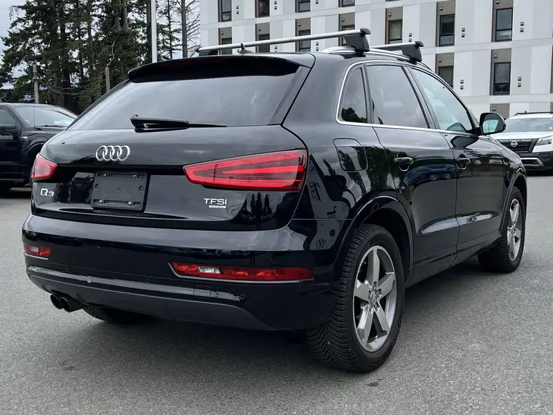 2015 Audi Q3 Progressiv | Navigation | AWD, černá, 150 718 km, dovoz Kanada — foto 8 z 12