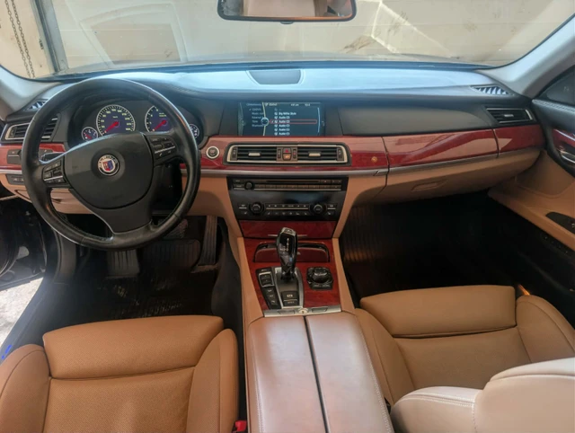 2012 BMW X7, černá, 92 000 km, dovoz Kanada — foto 3 z 5