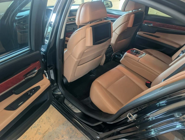 2012 BMW X7, černá, 92 000 km, dovoz Kanada — foto 5 z 5
