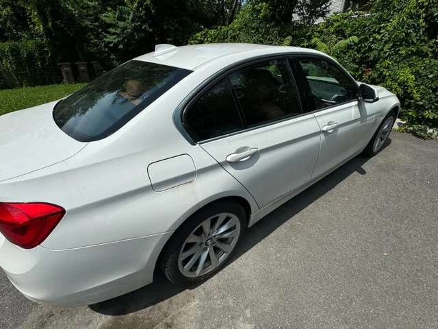 2017 BMW 3Series, 143 000 km, dovoz Kanada — foto 3 z 5