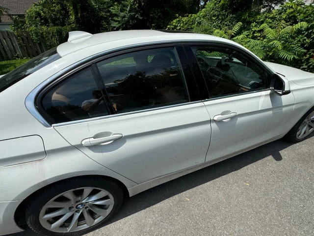 2017 BMW 3Series, 143 000 km, dovoz Kanada — foto 5 z 5